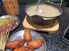 -何妹湿辣牛肉·粤式烧烤砂煲(桂雅路店)