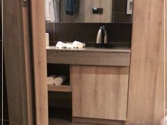 -西安大雁塔科技大学地铁站亚朵酒店