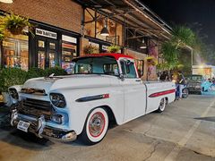 -席娜卡琳火车铁道夜市