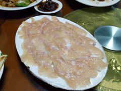 生吃金鳟鱼-望湖烤鱼