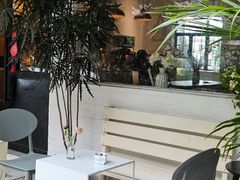 露天位-彳亍咖啡·这里(水湾路店)