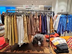 -URBAN REVIVO(高德置地广场·春广场店)