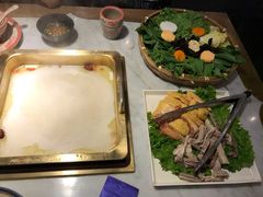 -尚尚仙·酸汤猪手·猪肚鸡火锅(华联万柳购物中心店)