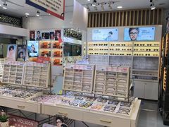 -美式眼镜·授权蔡司.依视路.尼康.豪雅.明月(人民广场店)
