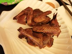 吊烧乳鸽-启东恒大酒店·品粤餐厅
