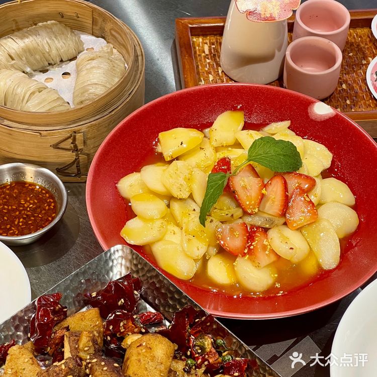 西安大唐不夜城最佳观景位竟然藏在陕菜烧烤店！