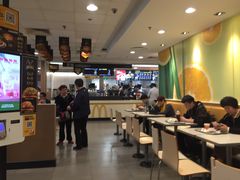 -麦当劳(轻轨曹杨路店)