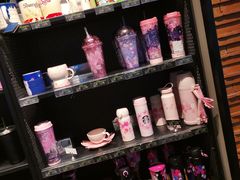 零售区-星巴克(上海虹桥新天地二店)