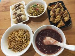 -诚铭记·虾仁汤包·成都小吃(融创店)