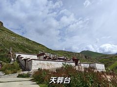 -比如骷髅墙景区