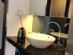 -桔子酒店(上海西藏北路地铁站店)