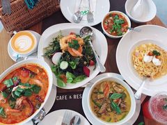 -Chom Cafe and Restaurant