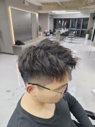 -宫铭烫发染发接发店