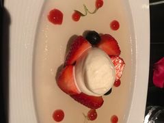 渍草莓-wann lounge 低温慢煮牛排·清吧