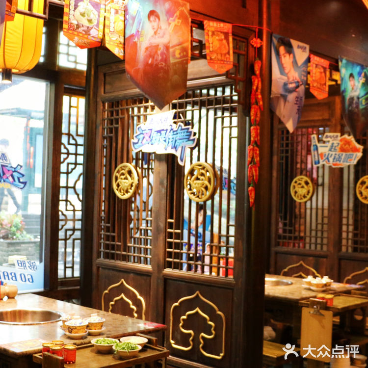 白石洲吃麻辣火锅居然这么燃！ | 小龙坎街舞主题店