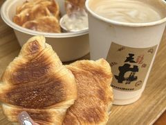 -天井·丑面包搭咖啡