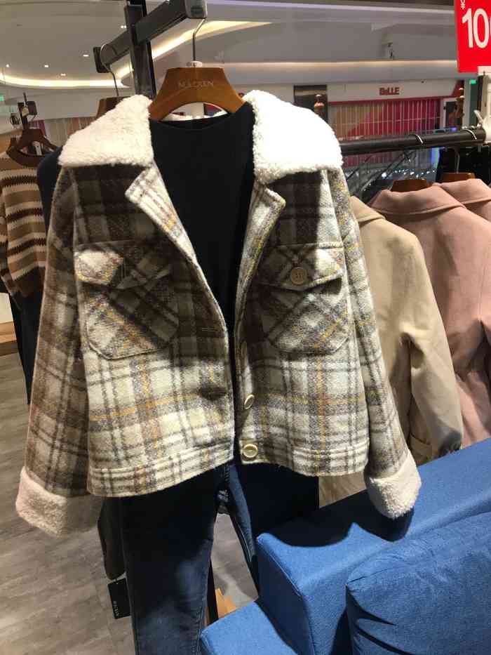 maixun麦寻(悦荟广场店)-"位置:悦荟广场的二楼一个小众品牌服装店.