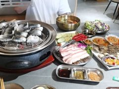 -围炉肉舍•炭烤活鳗•丹东海鲜烤肉(步行街店)