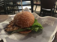 烤鸡肉汉堡-Ribs & Burgers The Rocks