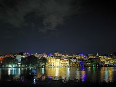 -Lake Shore Hotel & Restaurant