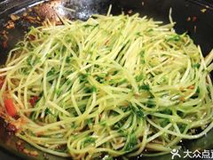 砂锅豌豆苗-何氏排骨(左家塘店)