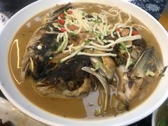 特色红烧鱼头-国生茶庄·地道农家菜团建活动