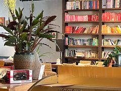 -房角石咖啡与书(吉大南校店)