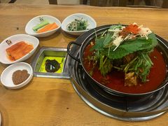 土豆排骨火锅-喇喇排骨火锅·传统韩式脊骨汤(望京西园总店)