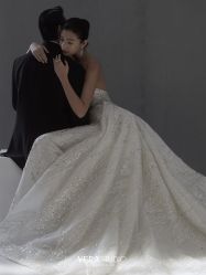 -至臻微拉婚纱摄影