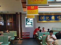 -阿瓦山寨·湘菜现炒·剁椒鱼头王(咸阳总店)