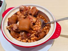 黄豆烧猪蹄-吕氏疙瘩汤·新派鲁菜(芝罘万达店)