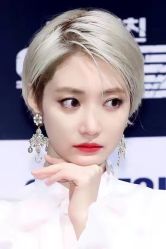 -苑苑发型设计
