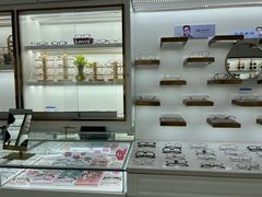 -翰佐蔡司小乐圆·依视路星趣控·暴龙眼镜折扣店