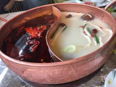 -三人行骨头王火锅(长寿店)