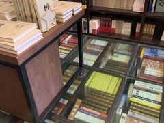 -钟书阁(松江泰晤士小镇店)