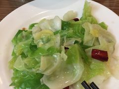 炝炒圆白菜-清真吴记门钉肉饼·喜多利