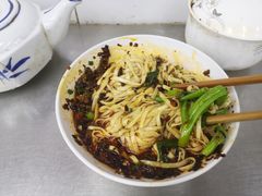 -黎氏老太婆小面馆(临华大厦店)