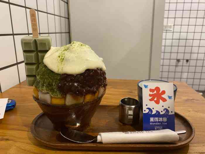 万得冰田-"说到成都,不得不提到的是建设巷小吃一条街.