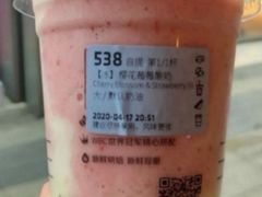 樱花莓莓酸奶-瑞幸咖啡(凤凰海负一楼美食街店)