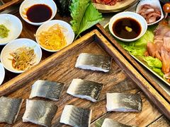 -围炉肉舍•炭烤活鳗•丹东海鲜烤肉(步行街店)