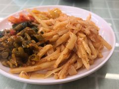 酸笋豆角自助加-红鼻子桂林米粉(金唐新光界店)