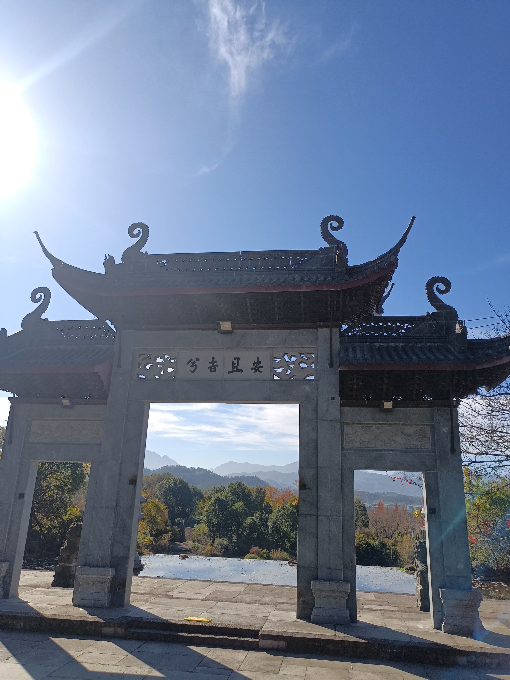 安吉灵峰寺,隐于竹林内!