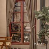 就在这个夏日夜晚🏙看着车水马龙聊聊天吧 