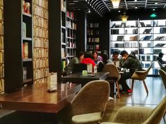 -钟书阁(松江泰晤士小镇店)