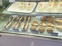 -白玉兰食品甜凤店(合生汇店)
