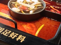 -老牌坊云南鱼豆花火锅(哈西万达店)