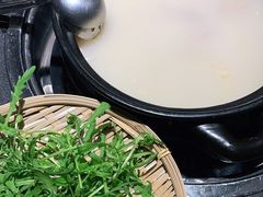-大匠工房古船木艺术餐厅·猪肚鸡专门店(长白仙岛店)