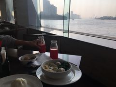靠窗位-白天鹅宾馆·流浮阁咖啡厅