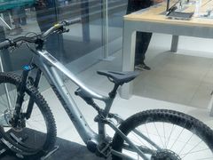 -DJI大疆(深圳华强北曼哈授权体验店)