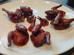 脆皮乳鸽-荣轩(新荣记环球金融中心店)